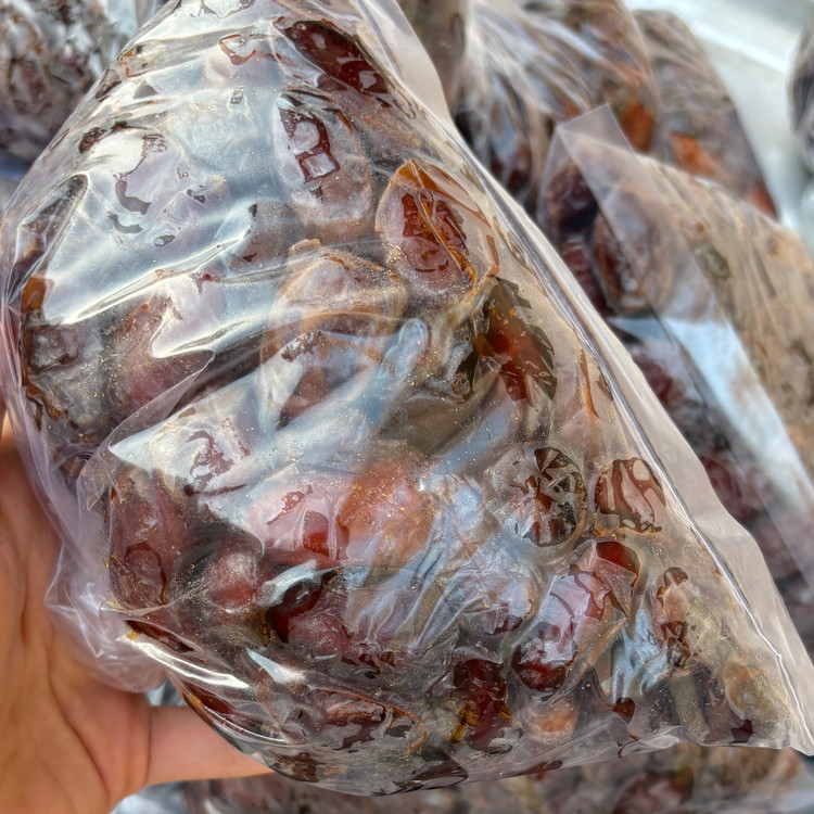 خرما کبکاب با شیره طبیعی بسته بندی سنتی (یک کیلویی)