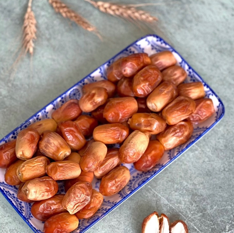 خرما زاهدی درجه یک وباکیفیت (یک کیلویی)