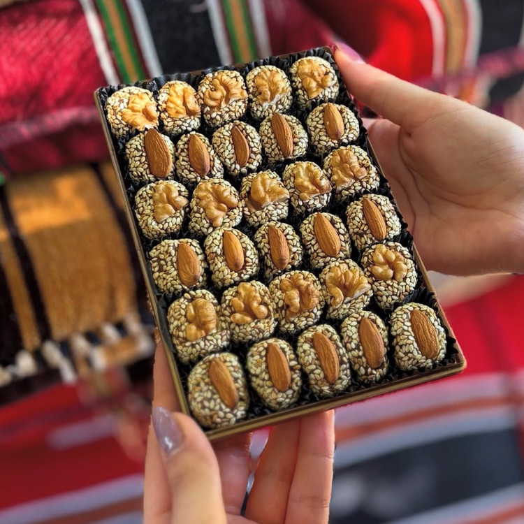 ترافل خرمایی با مغز بادام و گردو (300 گرم)