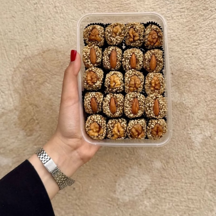 ترافل خرمایی با مغز بادام و گردو (300 گرم)