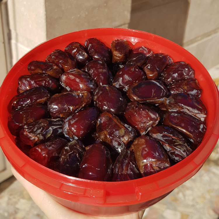 خرما کبکاب درجه یک ظرف یک کیلویی شسته شده