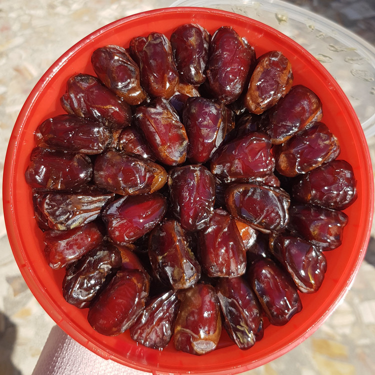 خرما کبکاب درجه یک ظرف یک کیلویی شسته شده